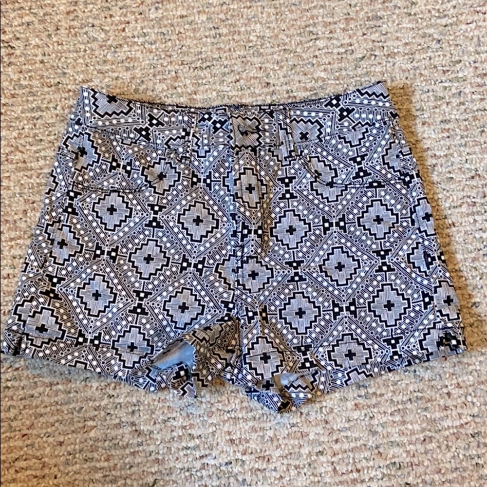 ✨ High-Waisted Print Shorts